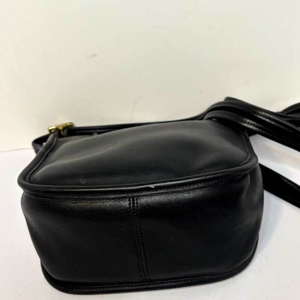 Coach Legacy Collection Shoulder Bag Black Glove Tanned Leather Brass Hardware - Picture 4 of 8